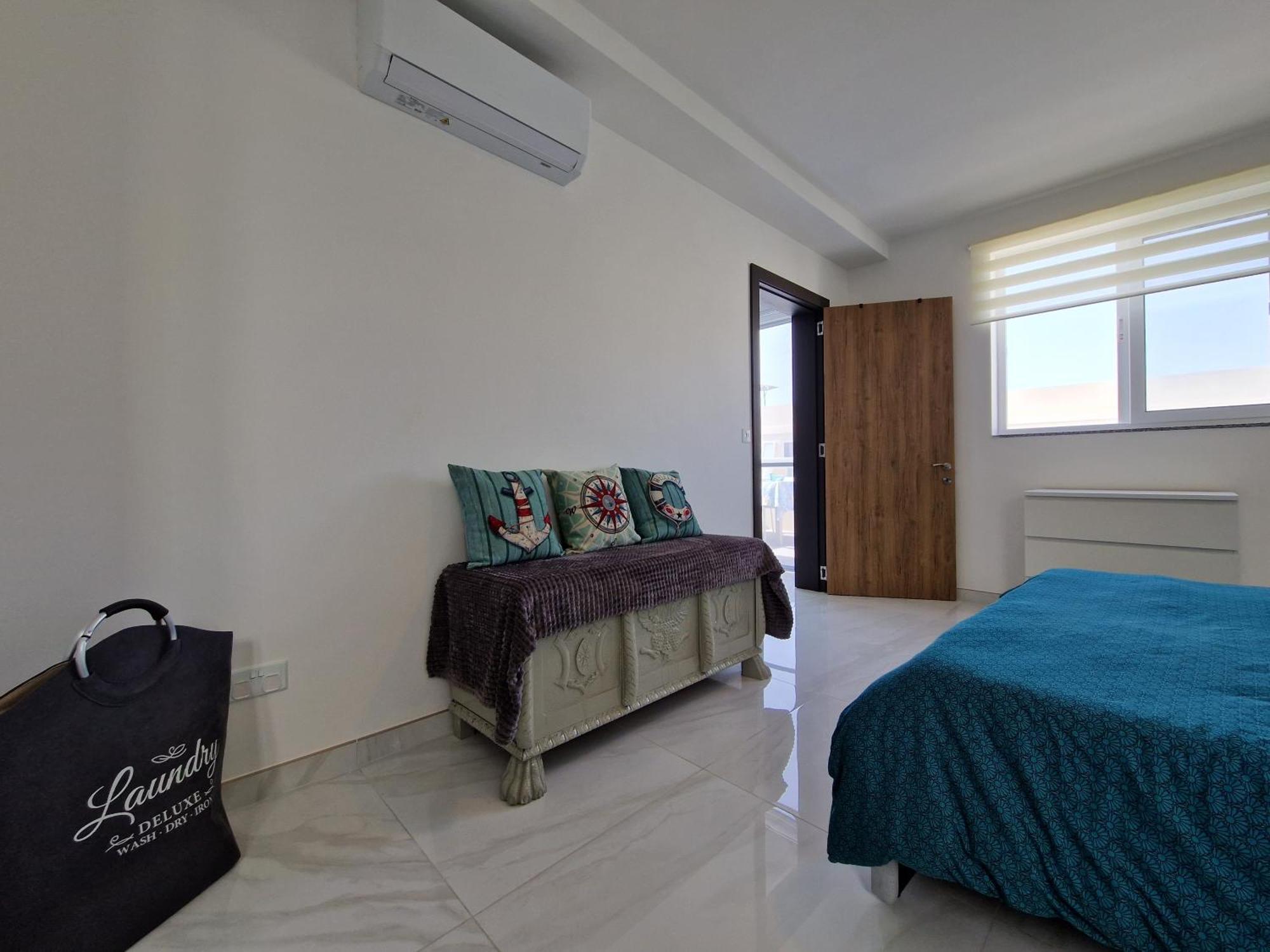 Sea View New Penthouse Terrace & Garage Parking Apartment St. Paul's Bay Ngoại thất bức ảnh